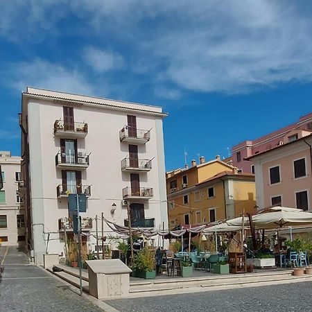 Luna Apartment Civitavecchia Buitenkant foto